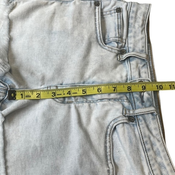 AMERICAN Eagle Light Wash Hi-Rise Shortie Denim Shorts 2 Distressed Cut Off - Picture 6 of 9